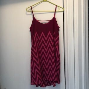 Light and dark pink chignon dress.